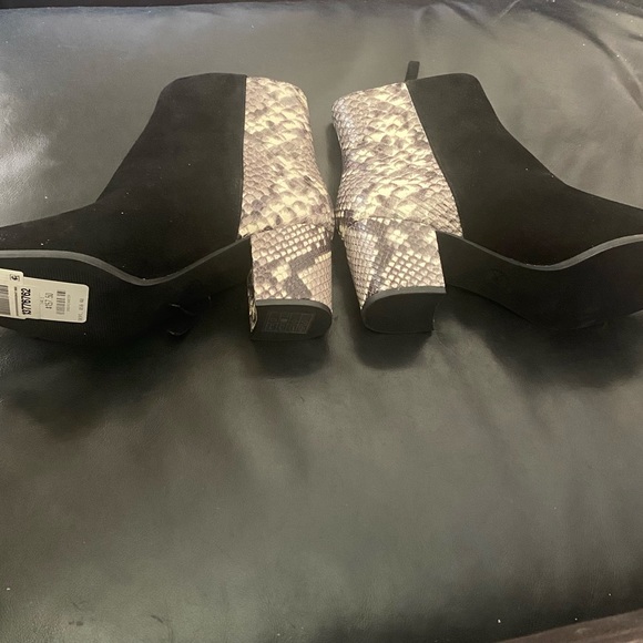 Michael Kors Boots - Picture 3 of 8